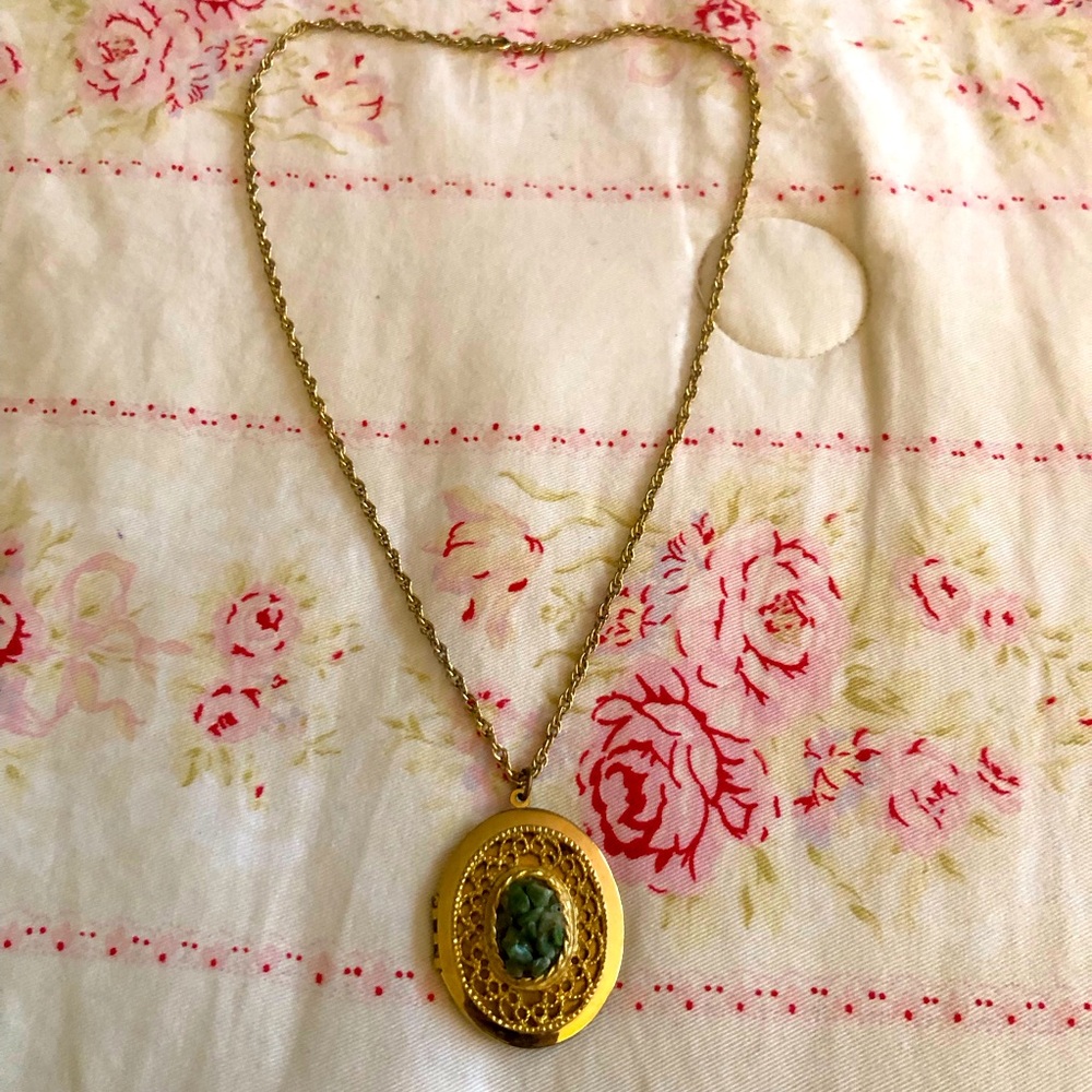 Vintage Double Picture Locket Costume Jewelry Locket & necklace OS